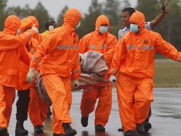 ya llevan recuperados 34 cuerpos del avion ya llevan recuperados 34 cuerpos del avion