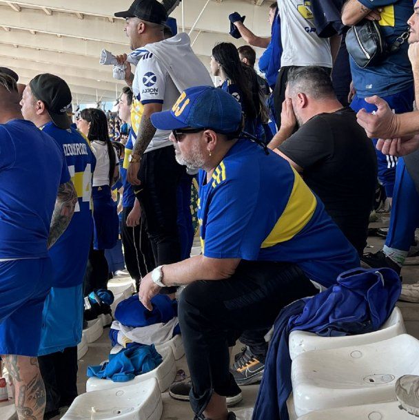 ¿Diego Maradona estuvo alentando a Boca en Córdoba? La foto del clon que es viral