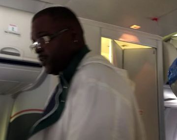 ¡No fue gracioso! Dijo que tenía Ébola y lo bajaron del avión