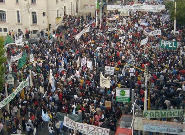 Multitudinaria marcha en Río Gallegos