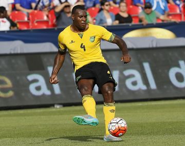 Insólito: ¿El referente de Jamaica se perdió el debut por resaca?