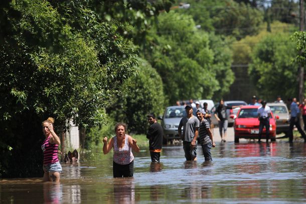 Fuerte cruce entre Scioli y Massa por las inundaciones en la Provincia