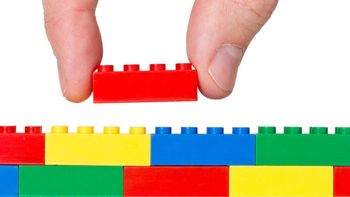 le amputaron la pierna y construyo su propia protesis con piezas de lego le amputaron la pierna y construyo su propia protesis con piezas de lego
