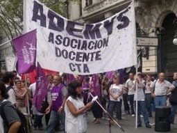 Docentes porteños marchan al Ministerio de Educación