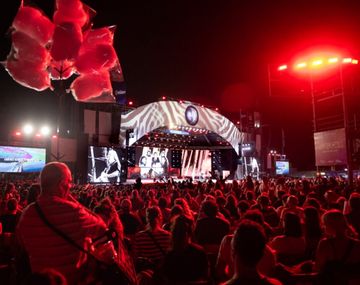 Cosquín 2026 vive su octava luna: grilla completa y cómo seguir el festival en vivo