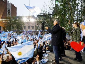 Discurso extenso, cortes de calle y pantallas gigantes: los detalles de la marcha del millón