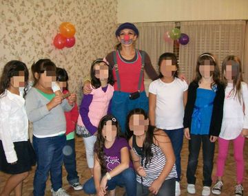 Claudia Ferro animando una fiesta