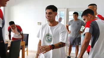 Altamirano recibió el alta y visitó el entrenamiento de Estudiantes