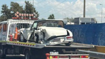 choque en la panamericana: un mercedes-benz de coleccion quedo destruido tras perder una rueda choque en la panamericana: un mercedes-benz de coleccion quedo destruido tras perder una rueda