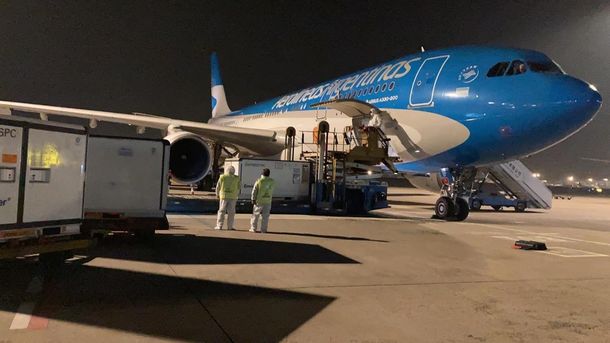 Despegó de Beijing el vuelo de Aerolíneas Argentinas que trae un millón de dosis de vacuna Sinopharm