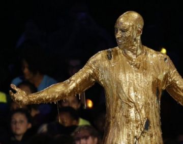 ¿Qué estrella de la NBA quedó bañada en oro?