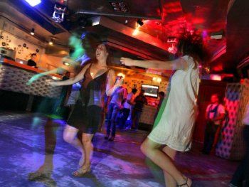 Berlín volverá a abrir sus discotecas para vacunados y curados del coronavirus