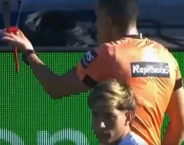 Detuvieron al hincha de Gimnasia que arrojó un martillo al árbitro en pleno partido