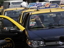 Detuvieron a un taxista acusado de exhibiciones obscenas a sus pasajeras