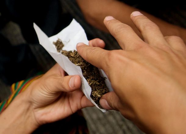En Uruguay venderán a un dólar el gramo de marihuana
