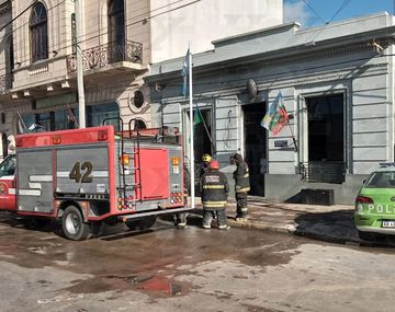 Confesó en Facebook que quemó una comisaría y está libre