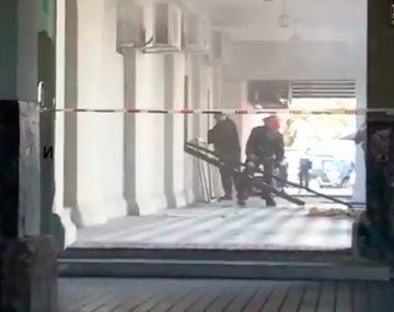 Explosión en la jefatura de la policía de Santa Fe deja al menos tres efectivos heridos