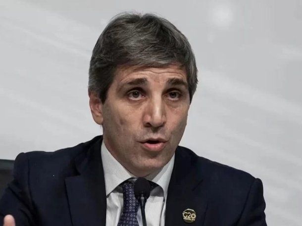 Si se rompe la confianza...: la dura advertencia de Luis Caputo a las empresas automotrices