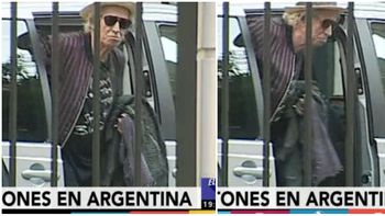 video: los rolling stones llegaron a argentina y keith richards saludo a los fans video: los rolling stones llegaron a argentina y keith richards saludo a los fans