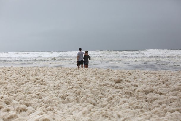 Mar del Plata: los turistas tuvieron un día atípico en la playa