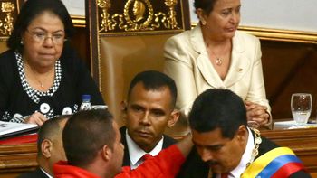 un hombre burlo a la seguridad de maduro en la asuncion un hombre burlo a la seguridad de maduro en la asuncion