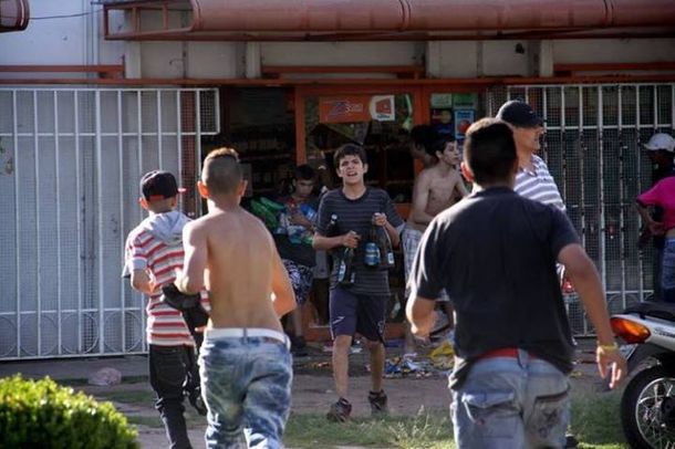 Avanza la investigación por los saqueos y la participación de la Policía