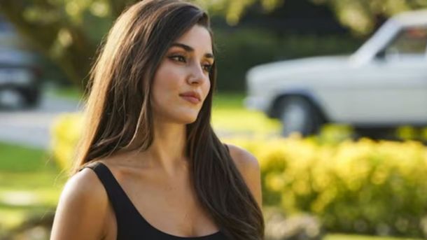 Con la participación de Hande Erçel