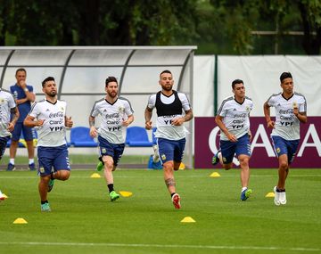 La Selección argentina adelantó su entrenamiento para ver Islandia-Nigeria