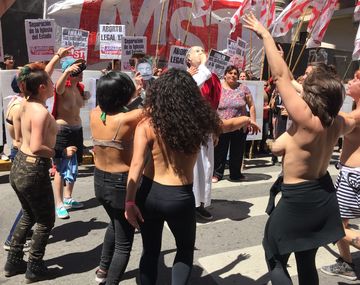 Mujeres desnudas coparon las calles de Rosario para luchar por sus derechos