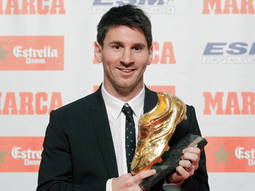 lionel messi recibio el botin de oro por sus goles en barcelona lionel messi recibio el botin de oro por sus goles en barcelona