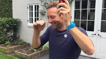 Chris Martin baila Me enamoré de Shakira Chris Martin baila Me enamoré de Shakira