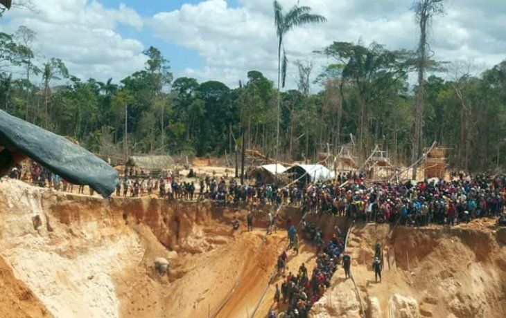 Derrumbe en una mina de oro deja al menos 15 muertos