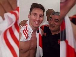 ¿que diran en rosario? messi se saco una foto con la camiseta de river ¿que diran en rosario? messi se saco una foto con la camiseta de river