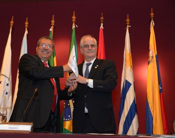 Taiana asume como presidente del Parlasur