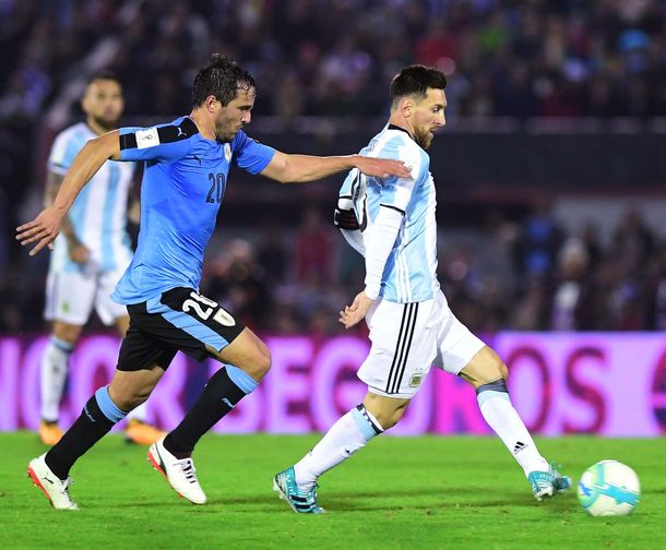 Argentina no pudo ante el duro Uruguay y se trajo un empate del Centenario