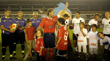 gabriel milito tuvo su homenaje en el estadio de independiente gabriel milito tuvo su homenaje en el estadio de independiente