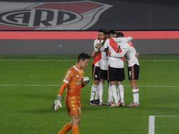 River derrotó a Aldosivi y se mete en la pelea por la punta