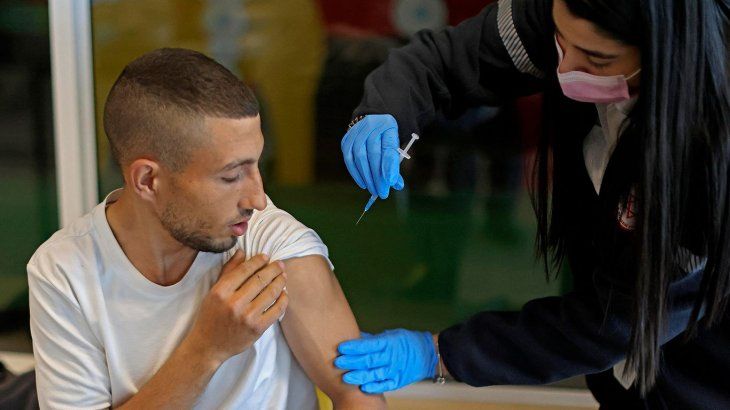 Israel ya vacunó contra el coronavirus a la mitad de su población
