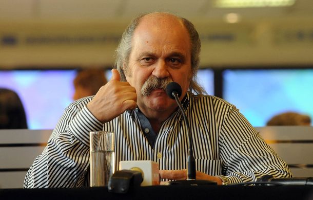 Granados confirmó que en 2015 no vuelven los visitantes a las canchas