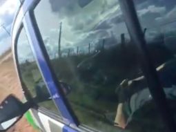 Así dormían los policías en el patrullero