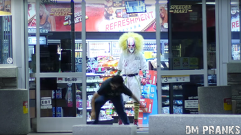 una broma terrorifica: payasos asesinos tratan de perseguirte y matarte una broma terrorifica: payasos asesinos tratan de perseguirte y matarte