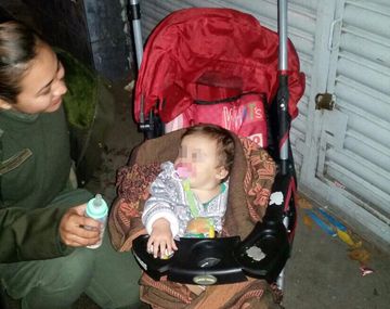 Esta es la gendarme que asistió a la menor