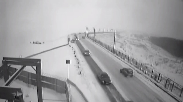 Insólito héroe anónimo: salva a los pasajeros de una combi y escapa