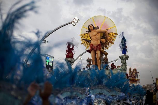 Con casi 500 comparsas, comenzó el carnaval de Río de Janeiro