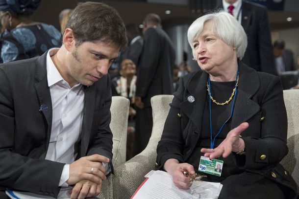 Axel Kicillof junto con la titular del FED