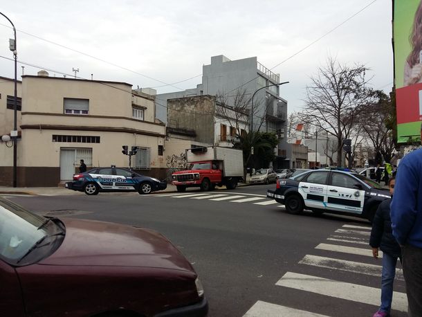 Un hombre se atrincheró en su casa de Villa Urquiza y empezó a los tiros