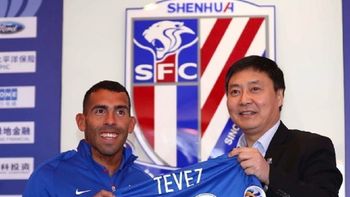 Presentación de Tevez en el Shanghai Shenhua - Crédito: @shanghaishenhua Presentación de Tevez en el Shanghai Shenhua - Crédito: @shanghaishenhua