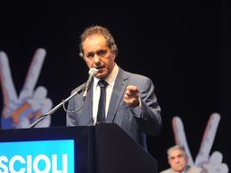 scioli felicito a peppo por la contundente victoria en chaco scioli felicito a peppo por la contundente victoria en chaco