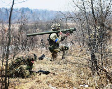 Gobierno de Ucrania difunde video de cómo derriba un helicóptero ruso