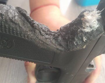 Policía escondió su arma en un horno y se le derritió mientras cocinaba